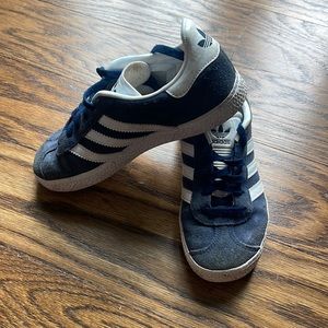 Good condition adidas sneakers navy unisex size 13.5
